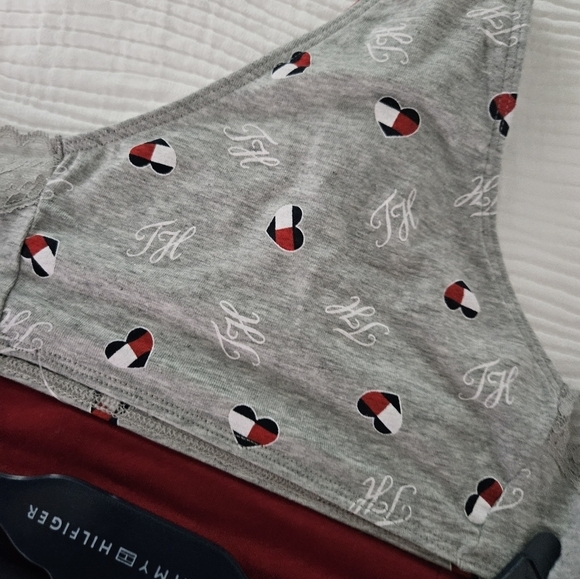 Tommy Hilfiger size large thongs NEW - Picture 3 of 4